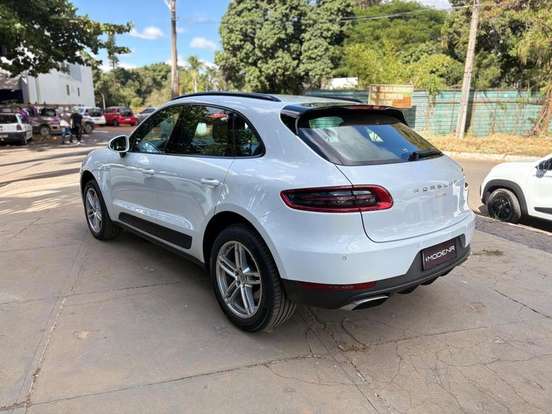 PORSCHE-MACAN-2016