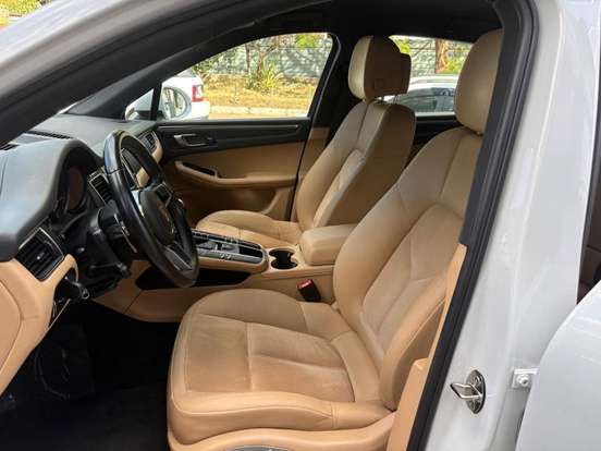 PORSCHE-MACAN-2016