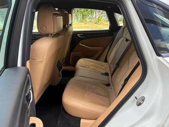PORSCHE-MACAN-2016