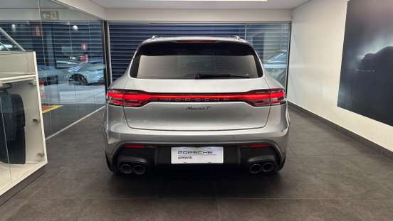 PORSCHE-MACAN-2022