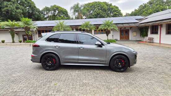 PORSCHE-CAYENNE-2015