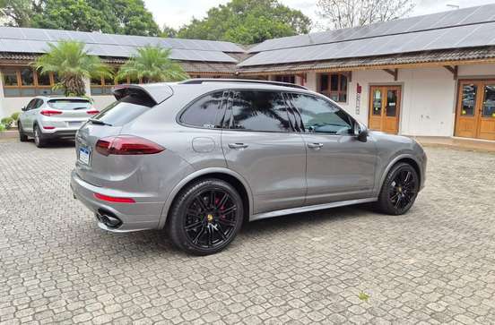 PORSCHE-CAYENNE-2015