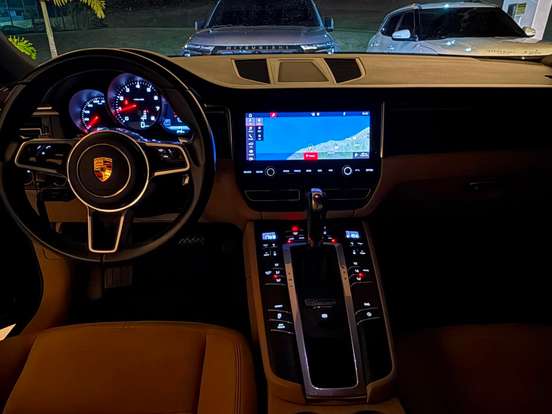 PORSCHE-MACAN-2021