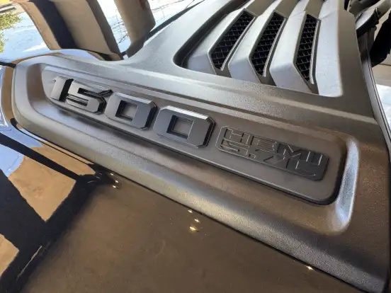RAM-1500-5.7 V8 GASOLINA LIMITED NIGHT EDITION CD 4X4 AUTOMÁTICO RAM-1500-2024