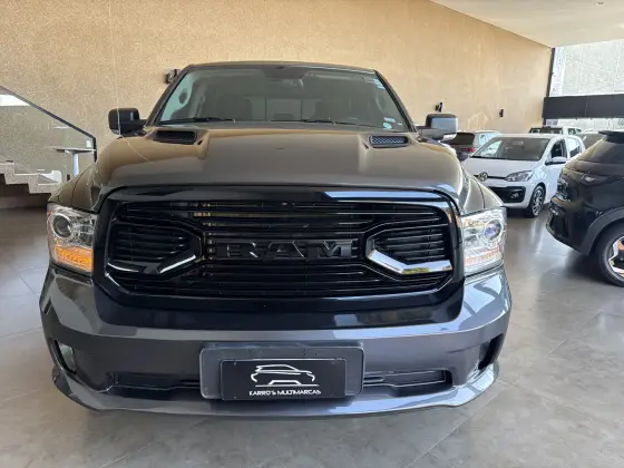 RAM CLASSIC 5.7 V8 GASOLINA LARAMIE NIGHT EDITION CD 4X4 AUTOMÁTICO RAM CLASSIC 5.7 V8 GASOLINA LARAMIE NIGHT EDITION CD 4X4 AUTOMÁTICO