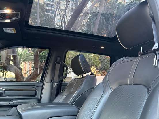 RAM-1500-5.7 V8 GASOLINA LIMITED NIGHT EDITION CD 4X4 AUTOMÁTICO RAM-1500-2023