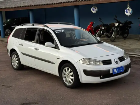 RENAULT MEGANE 1.6 DYNAMIQUE GRAND TOUR 16V FLEX 4P MANUAL RENAULT MEGANE 1.6 DYNAMIQUE GRAND TOUR 16V FLEX 4P MANUAL
