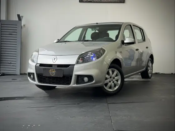 RENAULT SANDERO 1.0 EXPRESSION 16V FLEX 4P MANUAL RENAULT SANDERO 1.0 EXPRESSION 16V FLEX 4P MANUAL