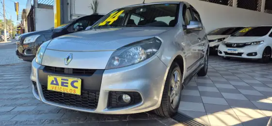 RENAULT SANDERO 1.0 TECH RUN 16V FLEX 4P MANUAL RENAULT SANDERO 1.0 TECH RUN 16V FLEX 4P MANUAL
