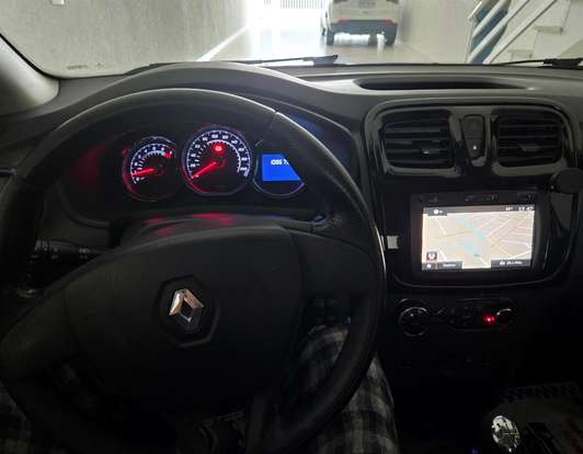 RENAULT-SANDERO-2016