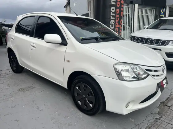 TOYOTA ETIOS 1.3 XS 16V FLEX 4P MANUAL TOYOTA ETIOS 1.3 XS 16V FLEX 4P MANUAL