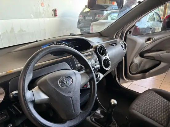 TOYOTA-ETIOS-1.5 XS SEDAN 16V FLEX 4P MANUAL TOYOTA-ETIOS-2014