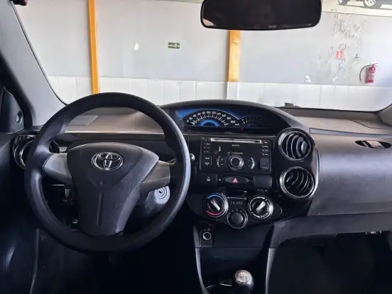 TOYOTA-ETIOS-1.5 XS SEDAN 16V FLEX 4P MANUAL TOYOTA-ETIOS-2014