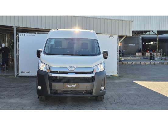 TOYOTA-HIACE-2025