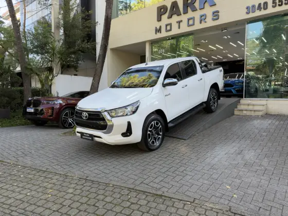 TOYOTA HILUX 2.8 D-4D TURBO DIESEL CD SRV 4X4 AUTOMÁTICO TOYOTA HILUX 2.8 D-4D TURBO DIESEL CD SRV 4X4 AUTOMÁTICO
