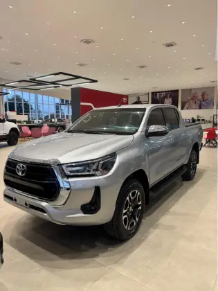 TOYOTA HILUX 2.8 D-4D TURBO DIESEL CD SRX 4X4 AUTOMÁTICO