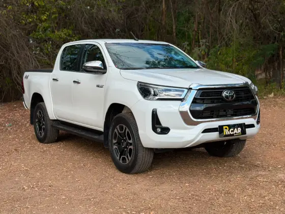 TOYOTA HILUX 2.8 D-4D TURBO DIESEL CD SRX 4X4 AUTOMÁTICO TOYOTA HILUX 2.8 D-4D TURBO DIESEL CD SRX 4X4 AUTOMÁTICO