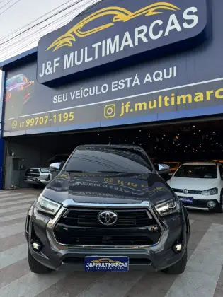TOYOTA HILUX 2.8 D-4D TURBO DIESEL CD SRX PLUS 4X4 AUTOMÁTICO TOYOTA HILUX 2.8 D-4D TURBO DIESEL CD SRX PLUS 4X4 AUTOMÁTICO