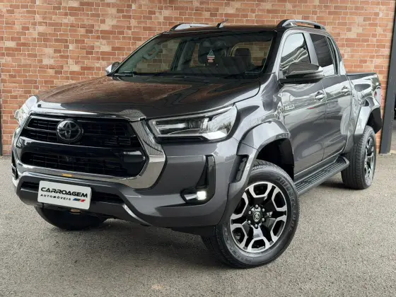 TOYOTA HILUX 2.8 D-4D TURBO DIESEL CD SRX PLUS 4X4 AUTOMÁTICO TOYOTA HILUX 2.8 D-4D TURBO DIESEL CD SRX PLUS 4X4 AUTOMÁTICO