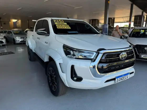 TOYOTA HILUX 2.8 D-4D TURBO DIESEL CD SRX PLUS 4X4 AUTOMÁTICO