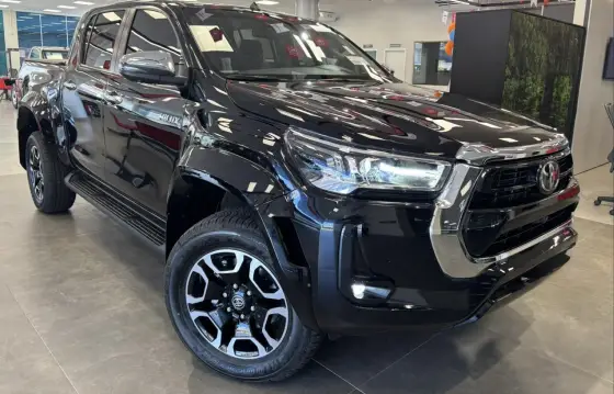 TOYOTA HILUX 2.8 D-4D TURBO DIESEL CD SRX PLUS 4X4 AUTOMÁTICO TOYOTA HILUX 2.8 D-4D TURBO DIESEL CD SRX PLUS 4X4 AUTOMÁTICO