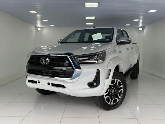 TOYOTA HILUX 2.8 D-4D TURBO DIESEL CD SRX PLUS 4X4 AUTOMÁTICO TOYOTA HILUX 2.8 D-4D TURBO DIESEL CD SRX PLUS 4X4 AUTOMÁTICO