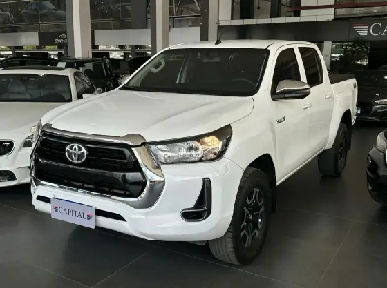 TOYOTA HILUX 2.8 D-4D TURBO DIESEL CS 4X4 MANUAL TOYOTA HILUX 2.8 D-4D TURBO DIESEL CS 4X4 MANUAL