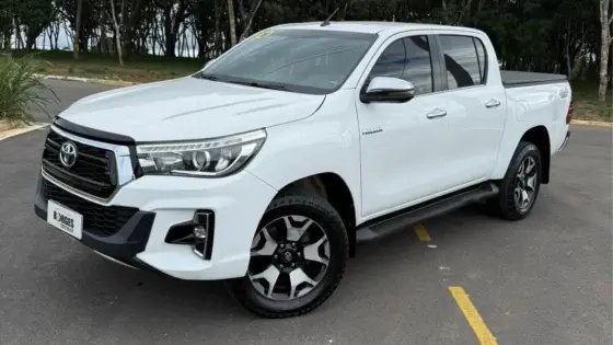 TOYOTA HILUX 2.8 SRX 4X4 CD 16V DIESEL 4P AUTOMÁTICO TOYOTA HILUX 2.8 SRX 4X4 CD 16V DIESEL 4P AUTOMÁTICO