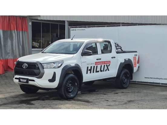 TOYOTA-HILUX-2.8 D-4D TURBO DIESEL CD POWER PACK 4X4 AUTOMÁTICO TOYOTA-HILUX-2025
