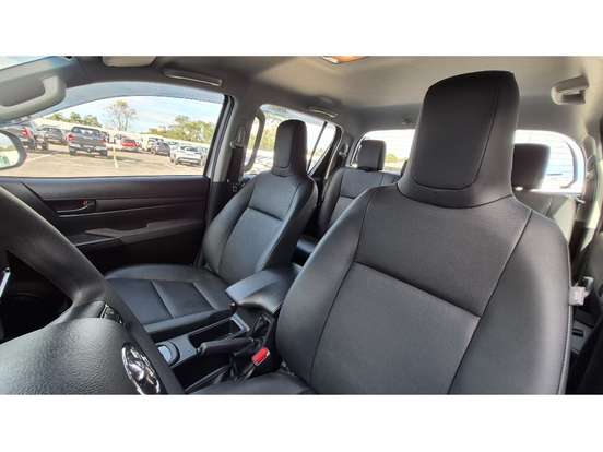 TOYOTA-HILUX-2.8 D-4D TURBO DIESEL CD POWER PACK 4X4 AUTOMÁTICO TOYOTA-HILUX-2025