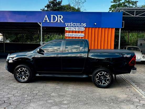 TOYOTA-HILUX-2.8 D-4D TURBO DIESEL CD SRX 4X4 AUTOMÁTICO TOYOTA-HILUX-2021