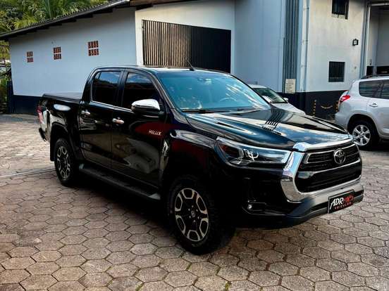 TOYOTA-HILUX-2.8 D-4D TURBO DIESEL CD SRX 4X4 AUTOMÁTICO TOYOTA-HILUX-2021
