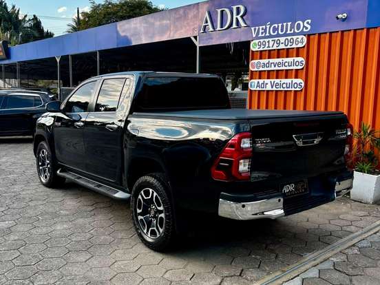 TOYOTA-HILUX-2.8 D-4D TURBO DIESEL CD SRX 4X4 AUTOMÁTICO TOYOTA-HILUX-2021