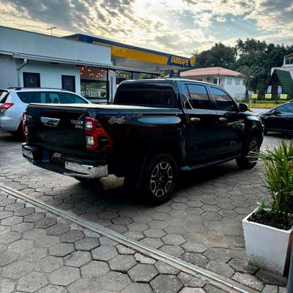 TOYOTA-HILUX-2021