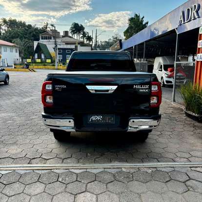 TOYOTA-HILUX-2021