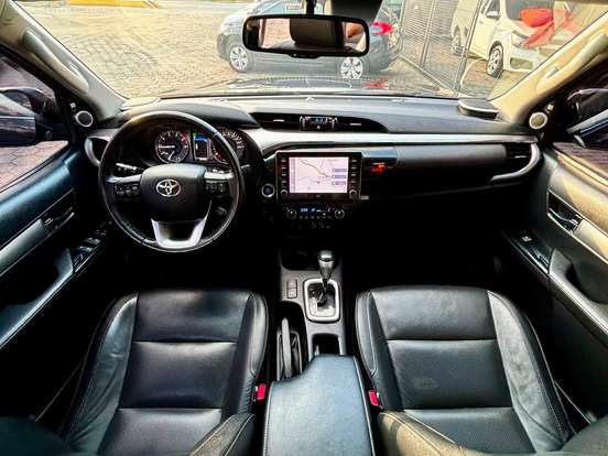 TOYOTA-HILUX-2.8 D-4D TURBO DIESEL CD SRX 4X4 AUTOMÁTICO TOYOTA-HILUX-2021