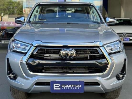 TOYOTA-HILUX-2.8 D-4D TURBO DIESEL CD SRX 4X4 AUTOMÁTICO TOYOTA-HILUX-2022
