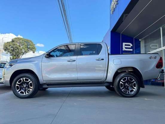 TOYOTA-HILUX-2022