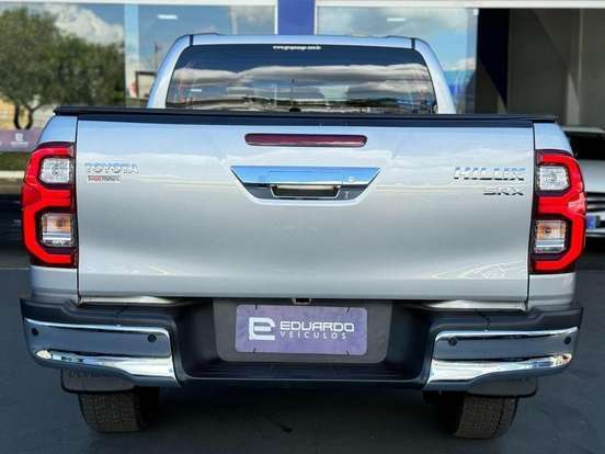 TOYOTA-HILUX-2022