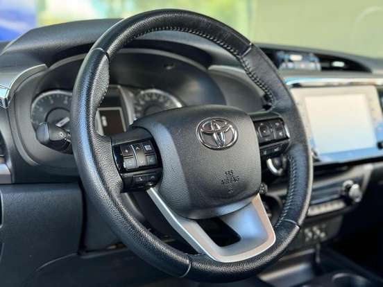TOYOTA-HILUX-2.8 D-4D TURBO DIESEL CD SRX 4X4 AUTOMÁTICO TOYOTA-HILUX-2022