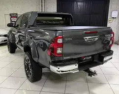 TOYOTA HILUX 2.8 D-4D TURBO DIESEL CD SRX 4X4 AUTOMÁTICO TOYOTA HILUX 2.8 D-4D TURBO DIESEL CD SRX 4X4 AUTOMÁTICO