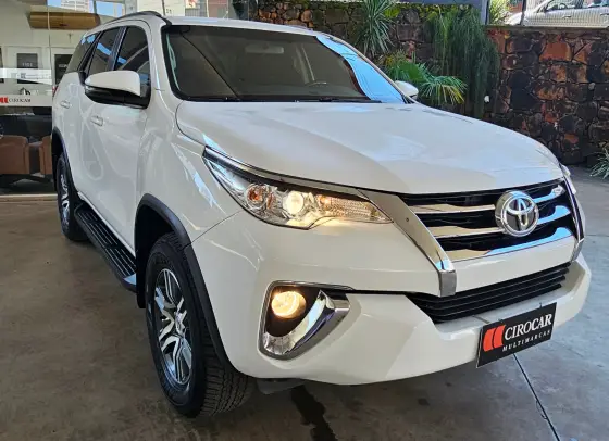 TOYOTA HILUX SW4 2.7 SR 4X2 16V FLEX 4P AUTOMÁTICO TOYOTA HILUX SW4 2.7 SR 4X2 16V FLEX 4P AUTOMÁTICO
