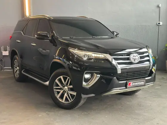 TOYOTA HILUX SW4 2.8 SRX 4X4 16V TURBO INTERCOOLER DIESEL 4P AUTOMÁTICO TOYOTA HILUX SW4 2.8 SRX 4X4 16V TURBO INTERCOOLER DIESEL 4P AUTOMÁTICO