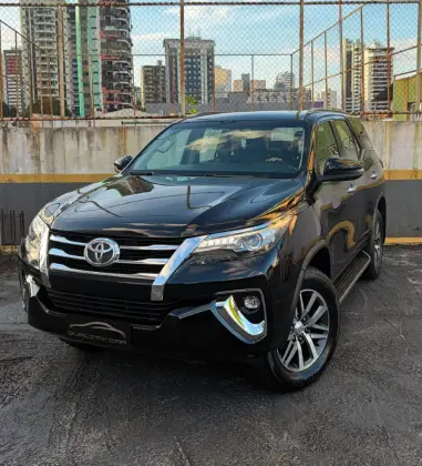 TOYOTA HILUX SW4 2.8 SRX 4X4 7 LUGARES 16V TURBO INTERCOOLER DIESEL 4P AUTOMÁTICO TOYOTA HILUX SW4 2.8 SRX 4X4 7 LUGARES 16V TURBO INTERCOOLER DIESEL 4P AUTOMÁTICO