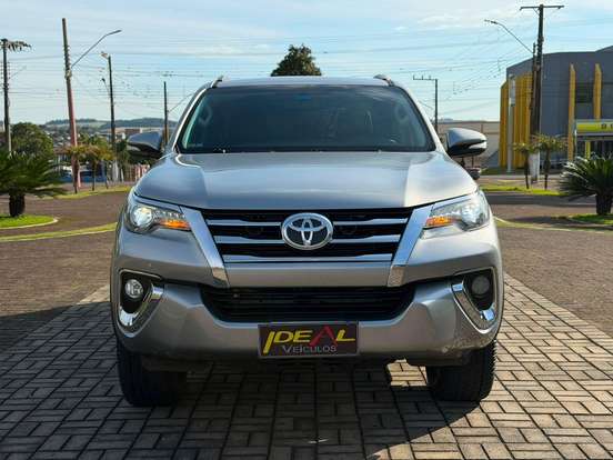 TOYOTA-HILUX SW4-2016