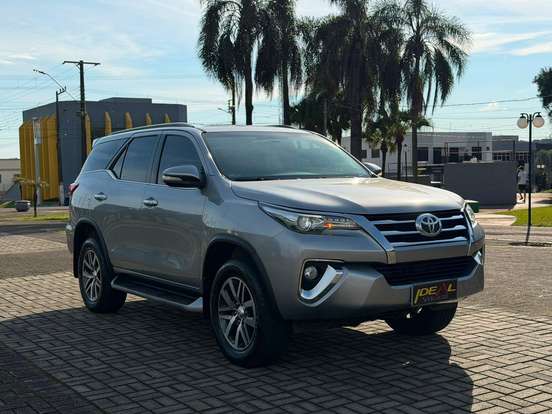 TOYOTA-HILUX SW4-2.8 SRX 4X4 7 LUGARES 16V TURBO INTERCOOLER DIESEL 4P AUTOMÁTICO TOYOTA-HILUX SW4-2016