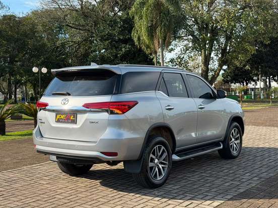 TOYOTA-HILUX SW4-2016