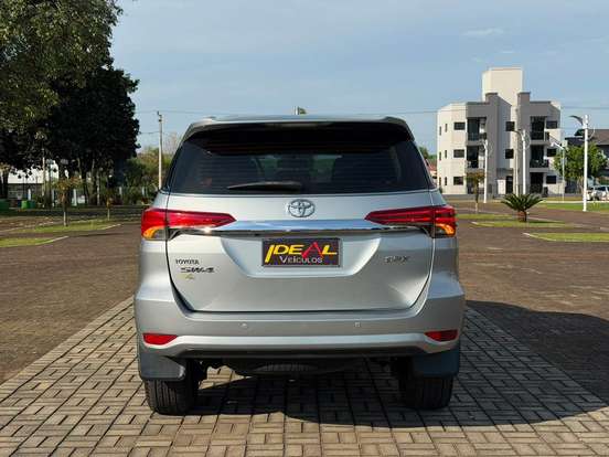 TOYOTA-HILUX SW4-2016