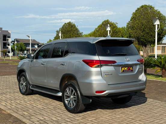 TOYOTA-HILUX SW4-2016