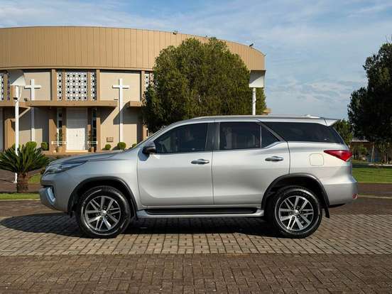 TOYOTA-HILUX SW4-2016